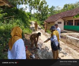 Tim Inspektorat Daerah Gunungkidul Tinjau Lokasi Pembangunan Cor Jalan  di Padukuhan Botolor